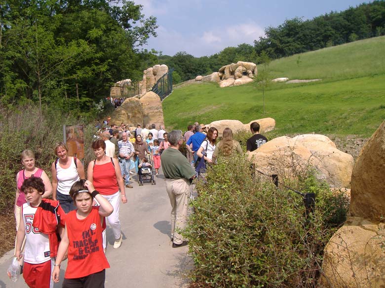 Besucheransturm zur Eröffnung der Löwensavanne am 24. Mai 2007 im Zoo Wuppertal