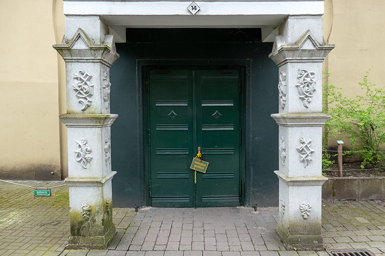 Für Zoogäste verschlossene Tür zum Südamerika-Haus am 27. März 2024 im Grünen Zoo Wuppertal