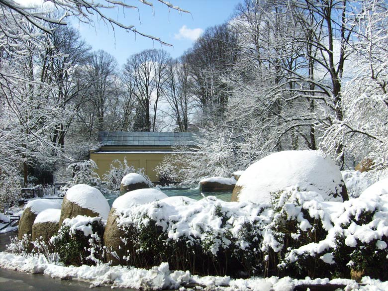 Anlage für die Brillenpinguine im Zoo Wuppertal am 6. März 2010 im Schnee