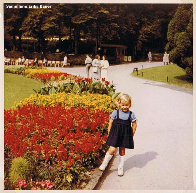 Blumenrondell im Zoologischen Garten Wuppertal im Sommer 1960 (Sammlung Erika Bauer)