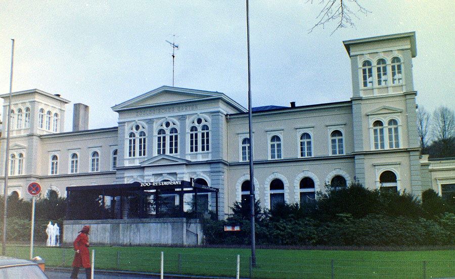 Zoo-Restaurant im Hauptgebäude des Zoologischen Garten Wuppertal im April 1978