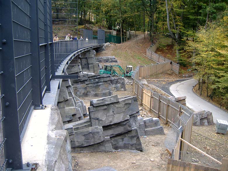 Blick über die Samba-Brücke am 27. Oktober 2006 auf die Baustelle im Tiger-Tal im Wuppertaler Zoo
