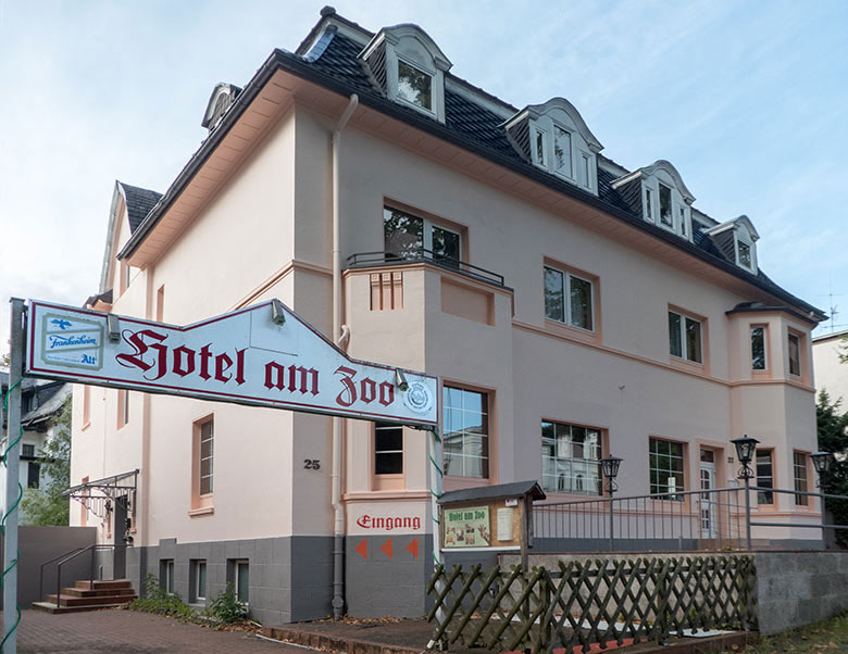 Hotel am Zoo am 4. September 2017 an der Hubertusallee gegenüber dem Eingang zum Grünen Zoo Wuppertal