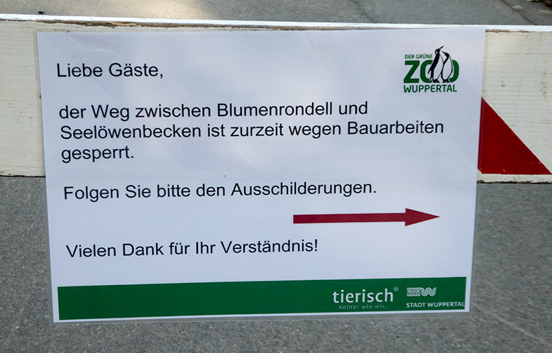 Hinweisschild an der ARALANDIA-Baustelle am 18. August 2018 im Wuppertaler Zoo
