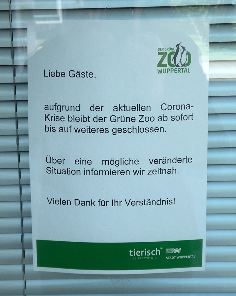 Aushang an der Zoo-Kasse im März 2020 zur Schließung des Grünen Zoo Wuppertal