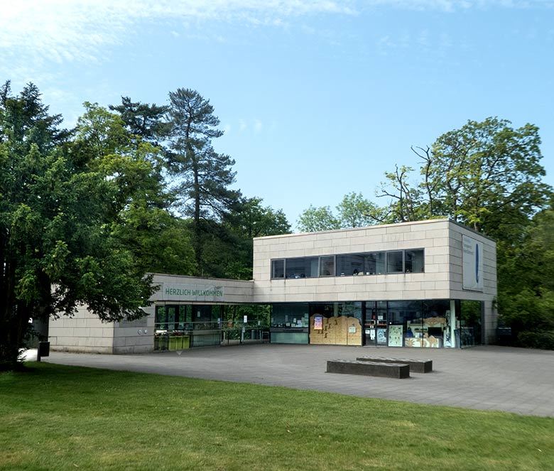 Verschlossener Eingangsbereich des Wuppertaler Zoos am 8. Mai 2020