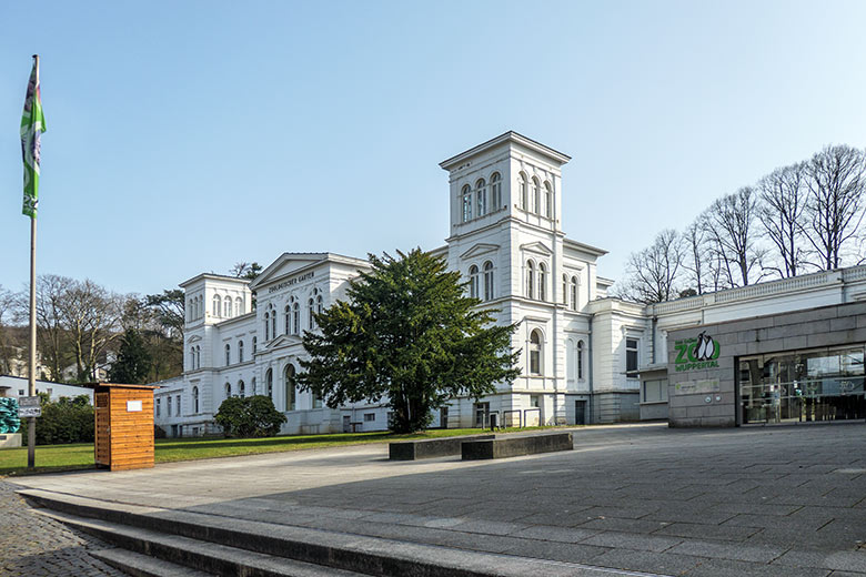 Historisches Hauptgebäude des Zoologischen Garten der Stadt Wuppertal am 3. März 2021