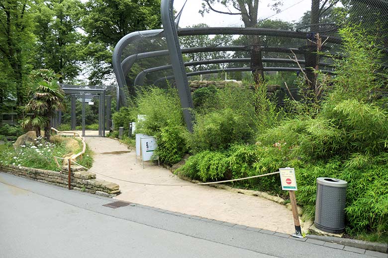 Für Zoogäste weiterhin gesperrter Zugang zur ARALANDIA-Voliere am 15. Juli 2021 im Grünen Zoo Wuppertal
