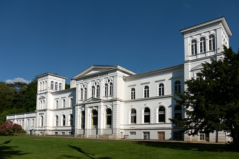 Das Hauptgebäude Zoologischer Garten Wuppertal am 14. Mai 2024