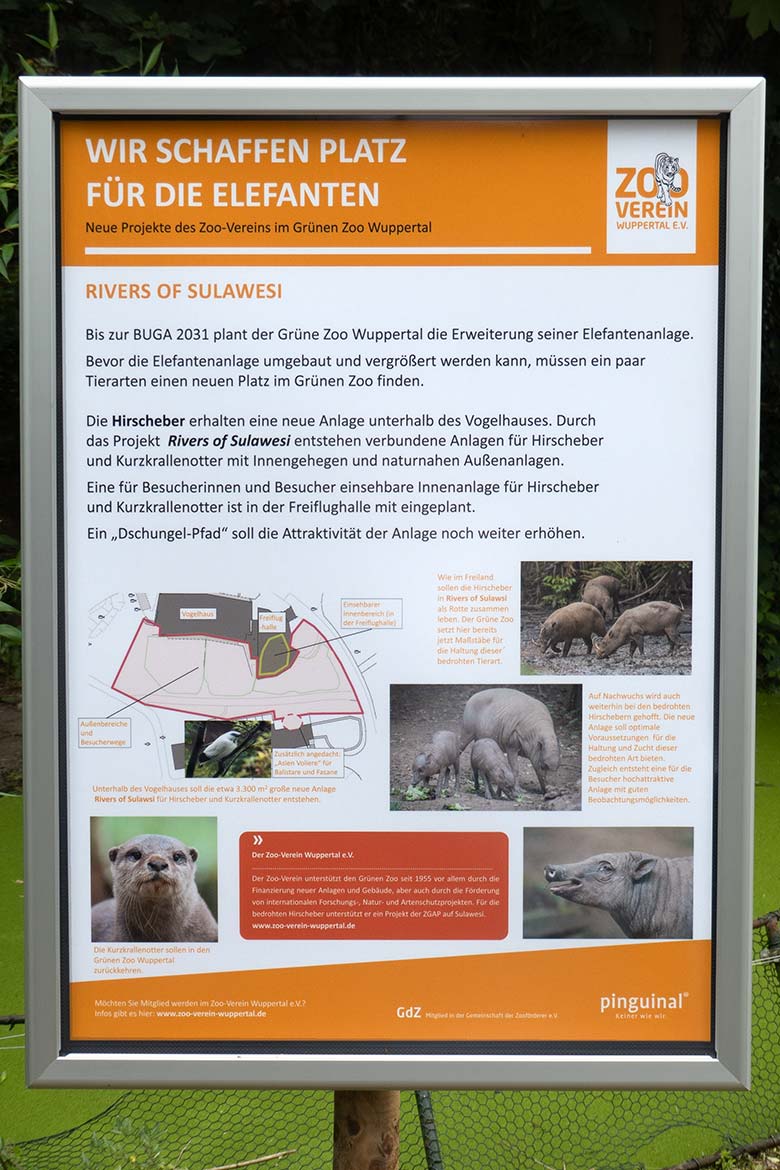 Bauschild für das neue Projekt RIVERS OF SULAWSI am 6. Juli 2024 an der ehemaligen Anlage der Südpudus unterhalb des Vogel-Hauses im Zoo Wuppertal