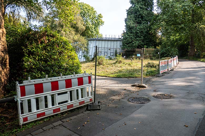 Absperrung für das neue Projekt RIVERS OF SULAWSI am 20. August 2024 am Insektengarten im Grünen Zoo Wuppertal