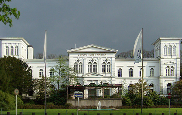 Das Hauptgebäude des Zoologischen Gartens Wuppertal im April 2008