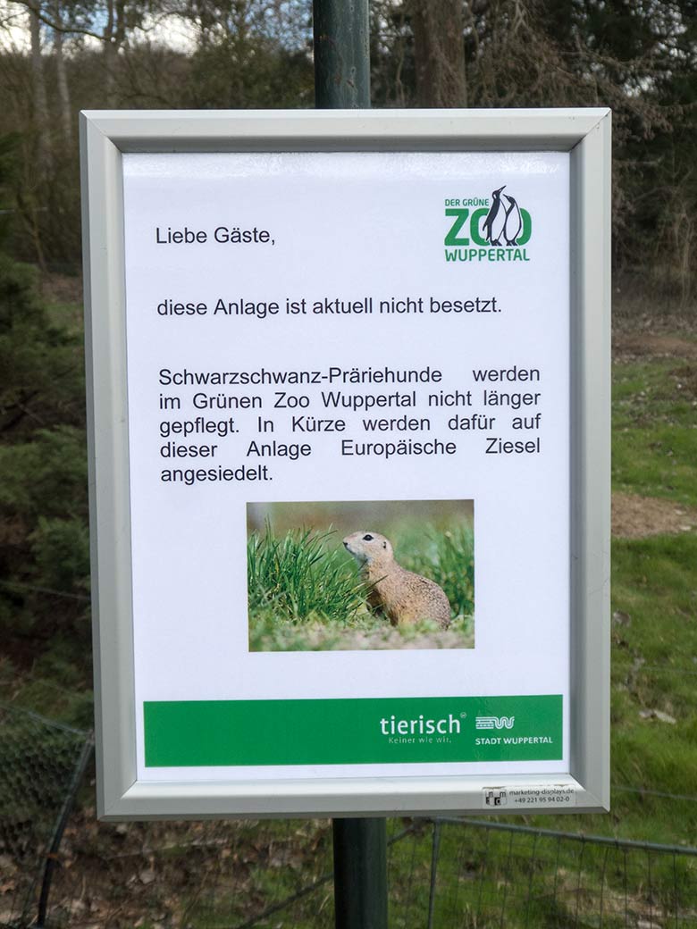 Aushang am 12. März 2020 an der ehemaligen Außenanlage der Schwarzschwanz-Präriehunde in der Nähe des Blumenrondells im Grünen Zoo Wuppertal