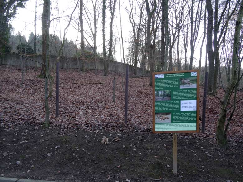 Bauschild vor dem Gelände für die neue Milu-Anlage am 21. Dezember 2016 im Zoo Wuppertal