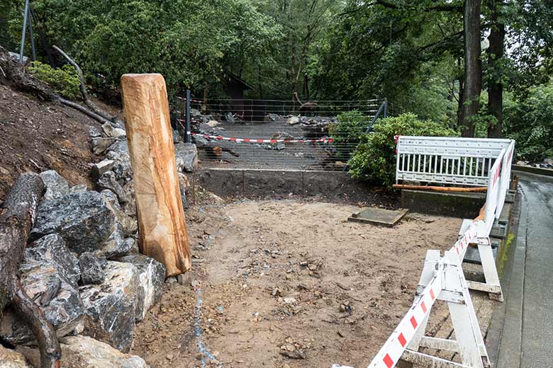 Baustelle am ehemaligen Besucher-Sitzplatz an der unteren Anlage der Mishmi-Takine am 4. September 2020 im Wuppertaler Zoo