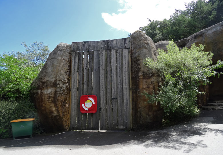 Großes Tor zur Löwensavanne am 2. Juli 2016 im Grünen Zoo Wuppertal