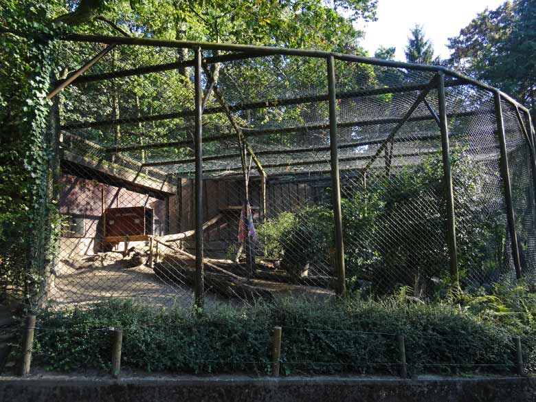 Leere alte Schneeleoparden-Außenanlage am Nachmittag des 8. September 2016 im Grünen Zoo Wuppertal