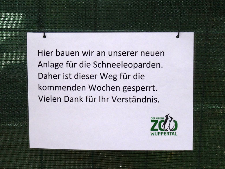 Aushang an der Abperrung zur Baustelle der neu geplanten Schneeleoparden-Anlage am 12. Oktober 2016 im Zoologischen Garten der Stadt Wuppertal