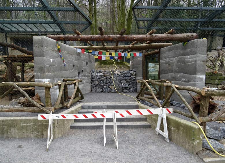 Besucherpodest an der neuen Schneeleoparden-Anlage am 8. April 2017 im Zoologischen Garten Wuppertal