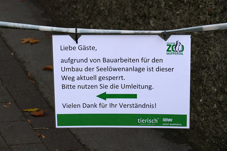Aushang am 8. November 2022 zu den Bauarbeiten für den Umbau der Seelöwen-Anlage im Grünen Zoo Wuppertal