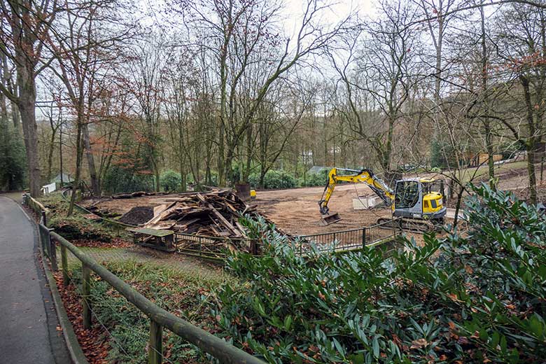 Abriss des ehemaligen Stallgebäudes für die Kiangs am 10. Dezember 2021 im Zoologischen Garten Wuppertal