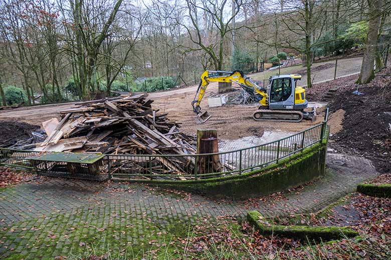 Abriss des ehemaligen Stallgebäudes für die Kiangs am 10. Dezember 2021 im Zoo Wuppertal