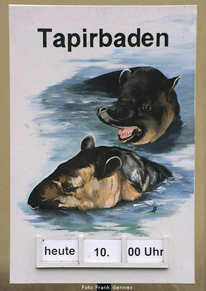 Schild Tapirbaden im Zoo Wuppertal im November 2003 (Foto Frank Gennes)