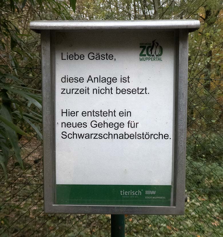 Veraltete Information am 11. November 2018 an der früheren Anlage der Weißnackenkraniche im Grünen Zoo Wuppertal