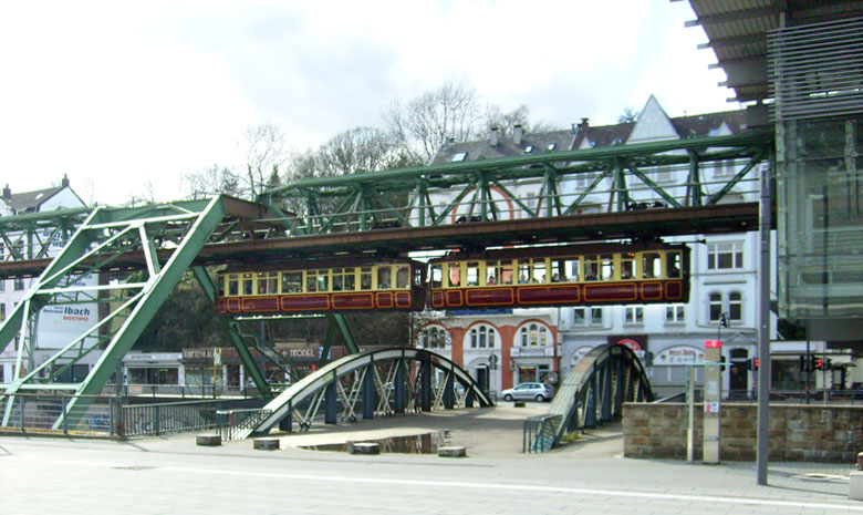 Kaiserwagen über der Kothener Brücke